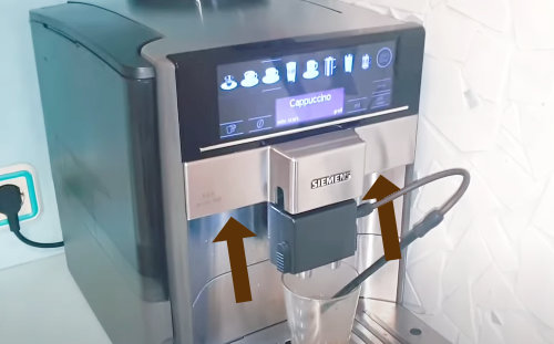 Hier finden Sie die Tassenbeleuchtung bei Siemens EQ6 Automaten